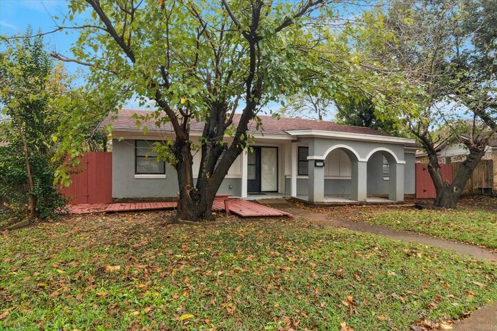 Property Photo:  3908 Cody Court  TX 75062 