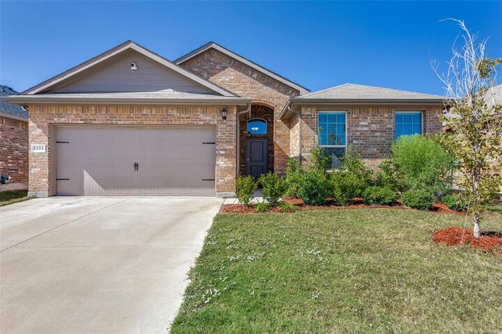 Property Photo: 2424 Edisto Beach Drive TX 76108