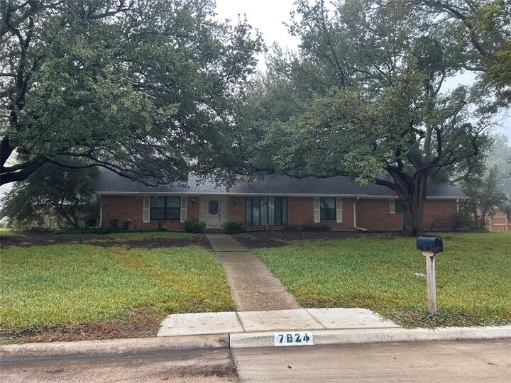 7824 Woodstone Lane  Dallas TX 75248 photo