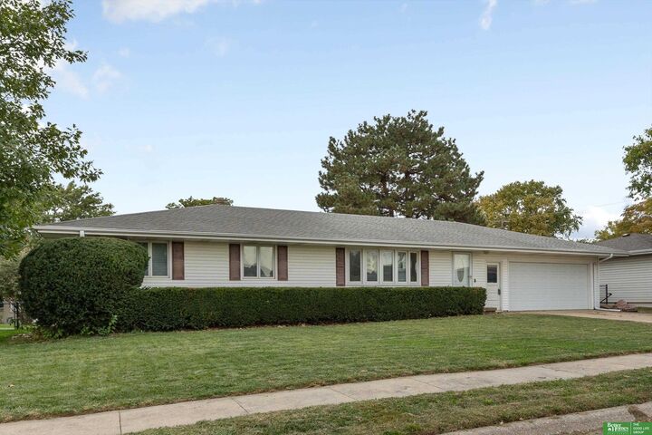 Property Photo:  109 Meadow Lane  NE 68028