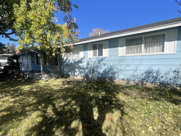 Property Photo: 1735 Chinchalla Way OR 97603