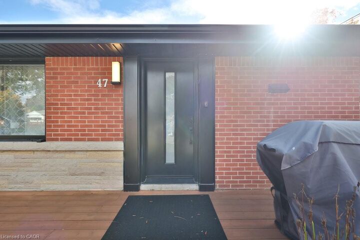 Property Photo:  47 Castlefield Drive Upper  ON L8T 3R1 