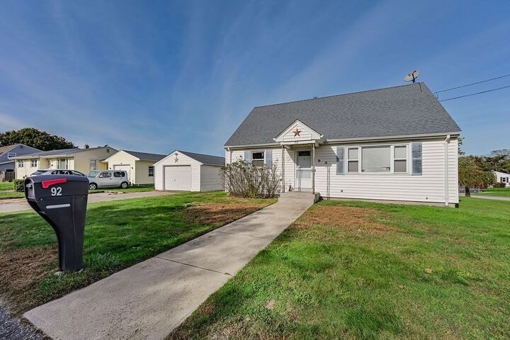 92 Brackett Ave  Tiverton RI 02878 photo