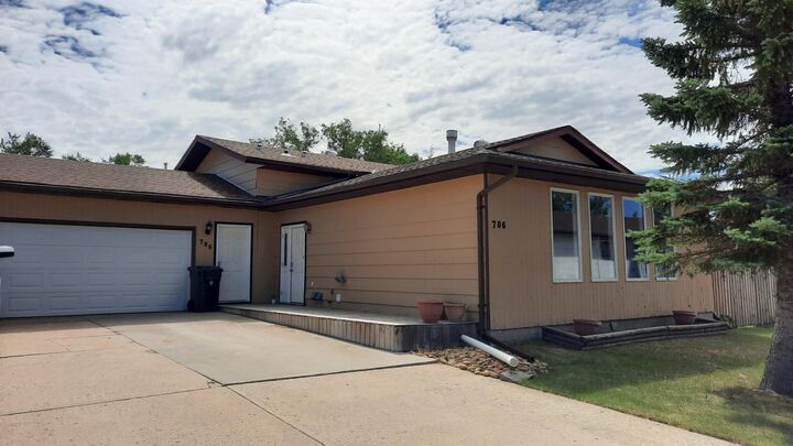 706 Bankview Close  Drumheller AB T0J 0Y6 photo