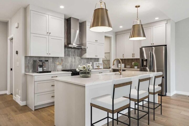 644 Shawnee Terrace SW  Calgary AB T2Y 0X5 photo