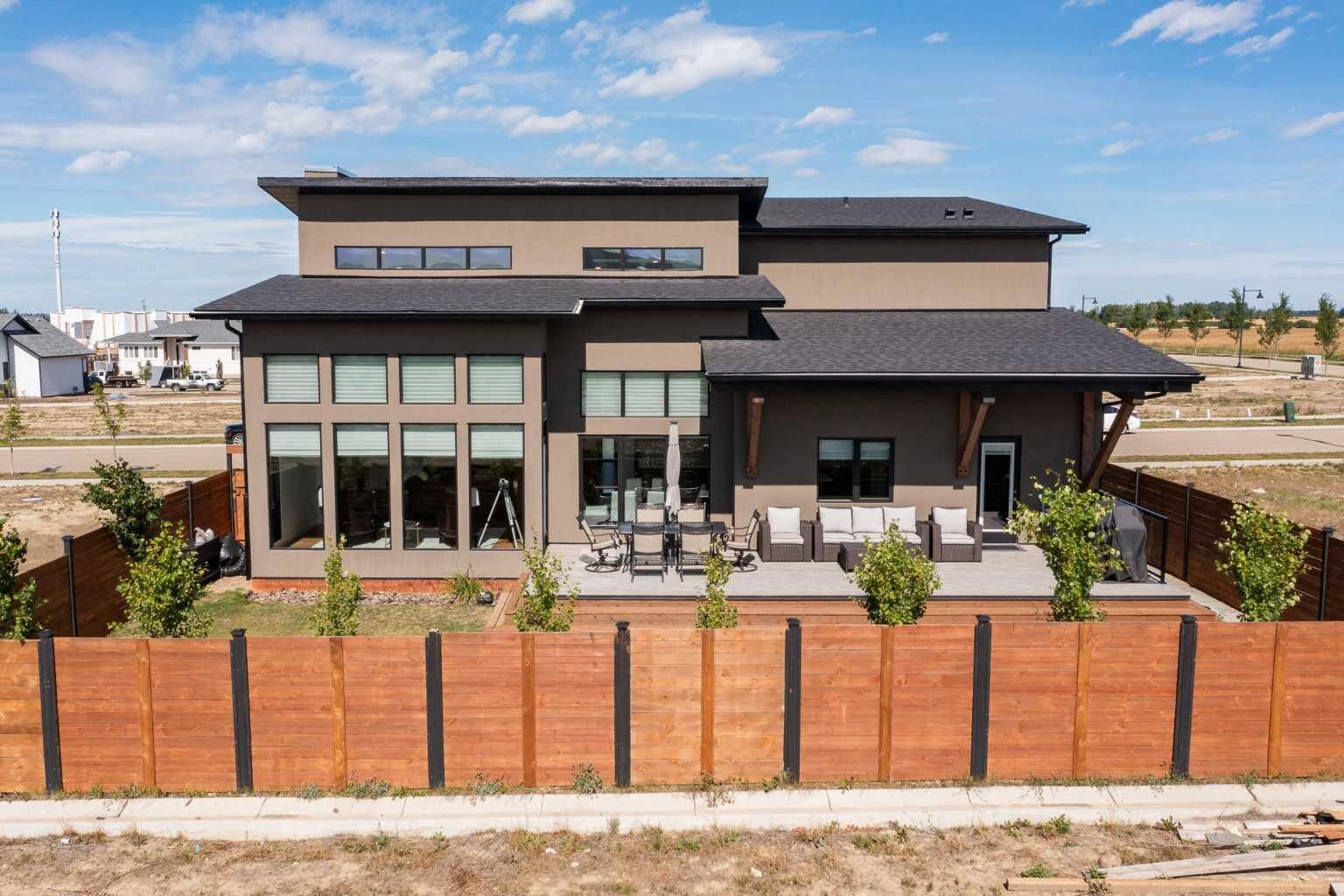 Property Photo:  11 Tenhove Street  AB T4P 0L1 