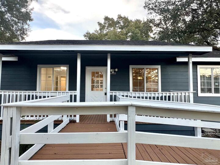 Property Photo: 5796 Washington St FL 32570