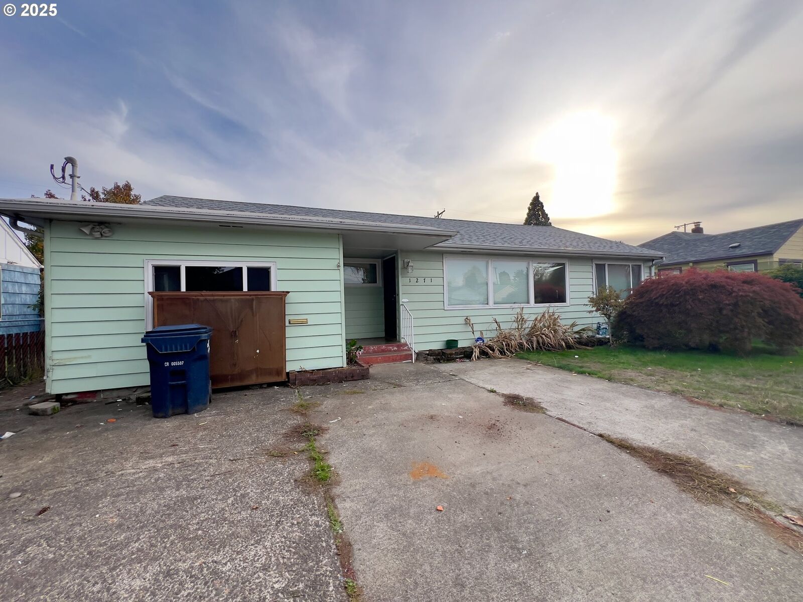 Property Photo: 1271 Centennial Blvd OR 97477