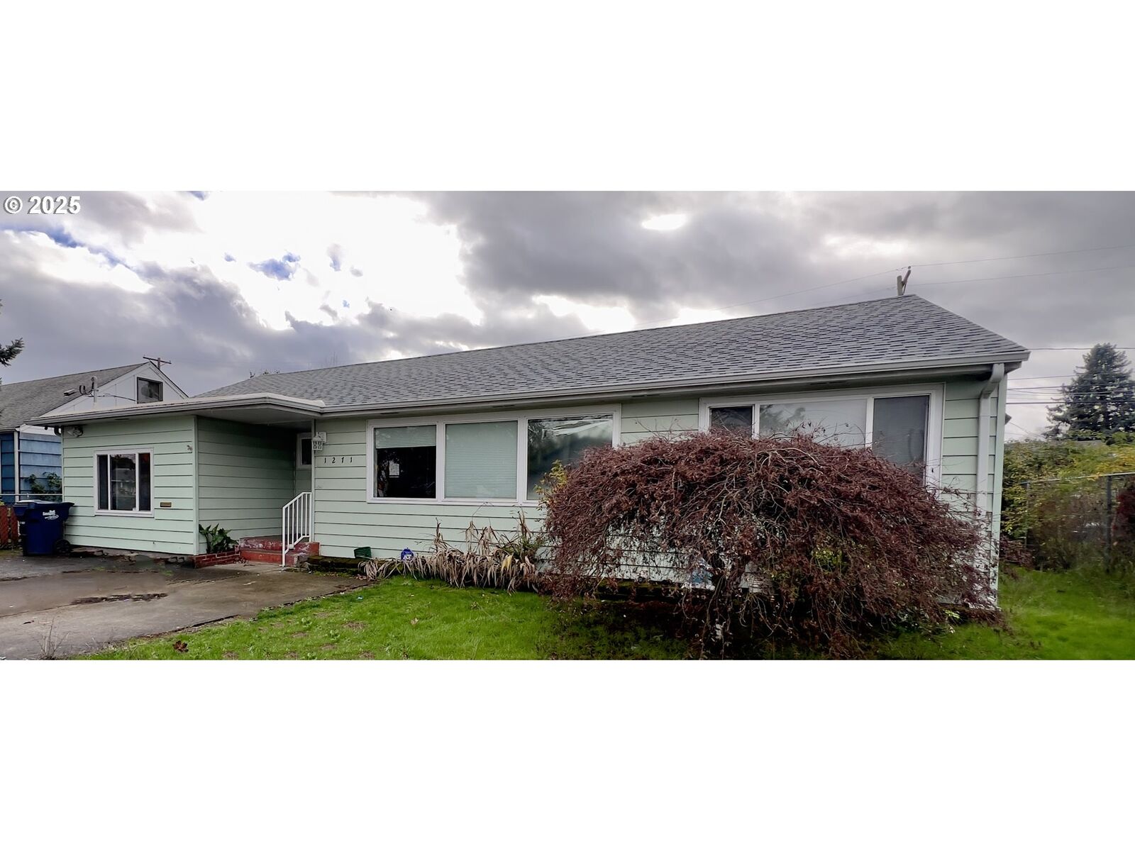 Property Photo:  1271 Centennial Blvd  OR 97477 