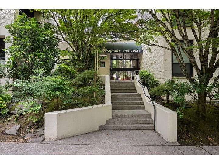 Property Photo:  1907 NW Hoyt St  OR 97209