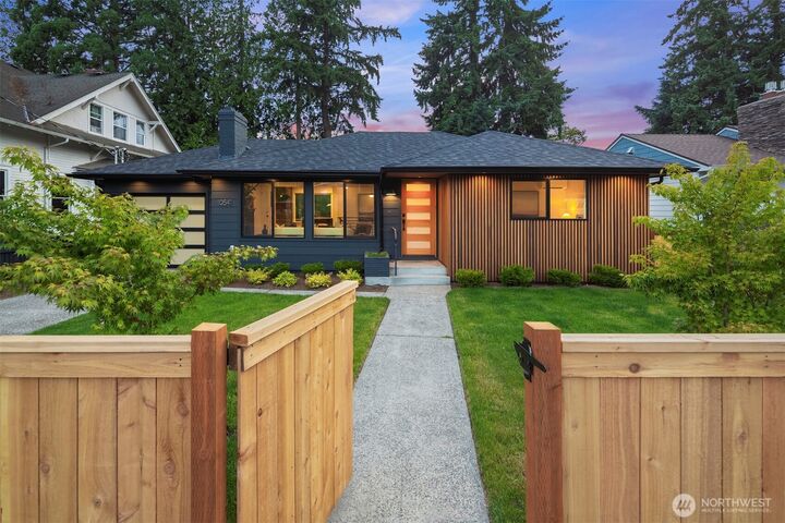 Property Photo:  10541  Ashworth Avenue N  WA 98133