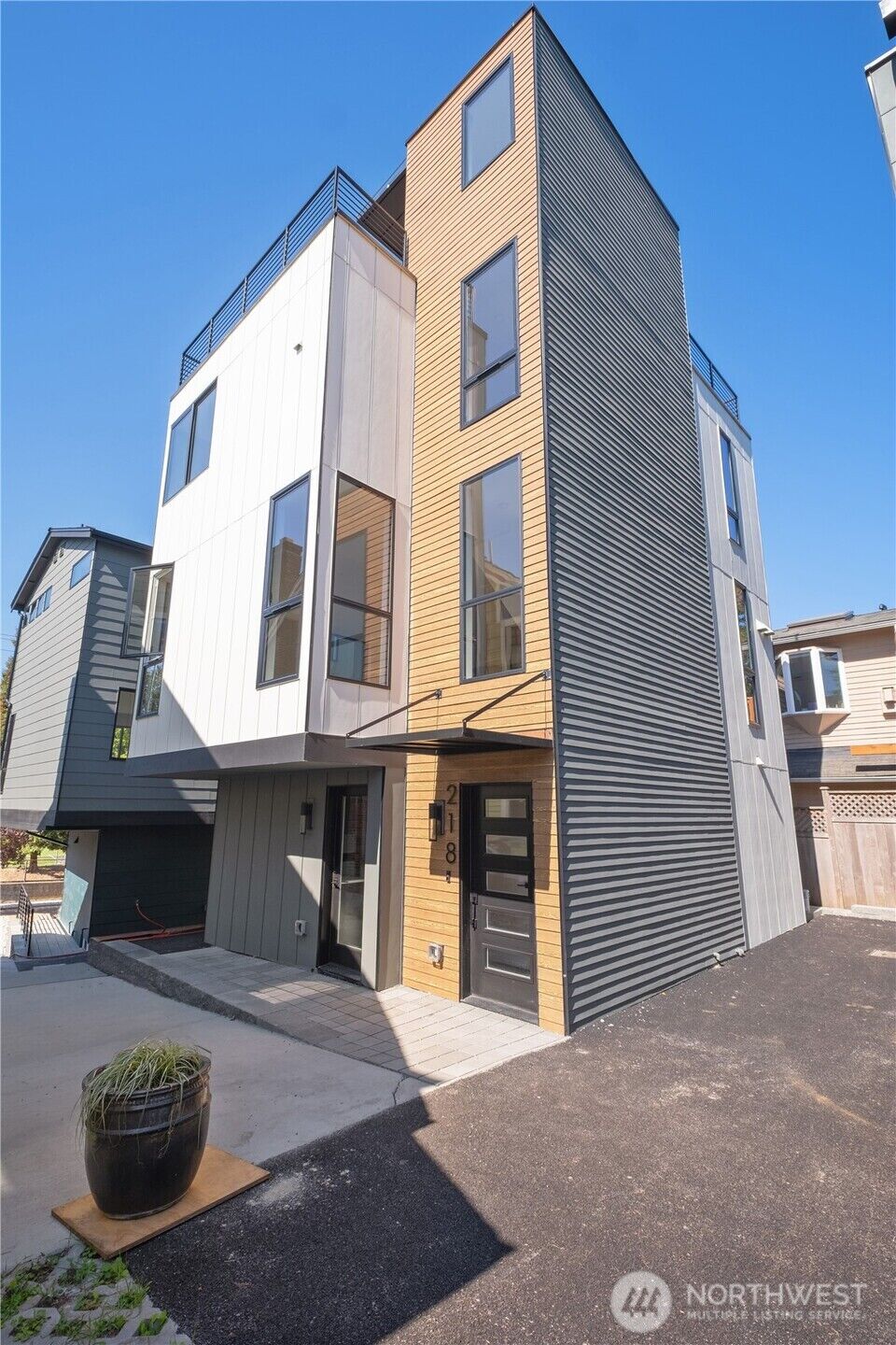 Property Photo: 218 21st Avenue E WA 98112