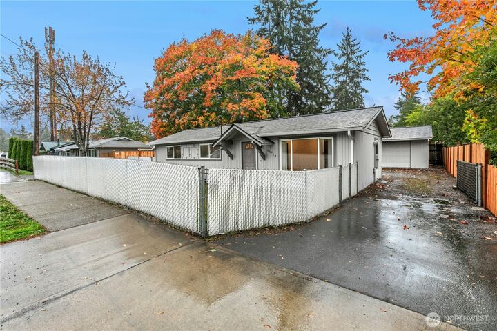 Property Photo:  15914  52nd Avenue W  WA 98026