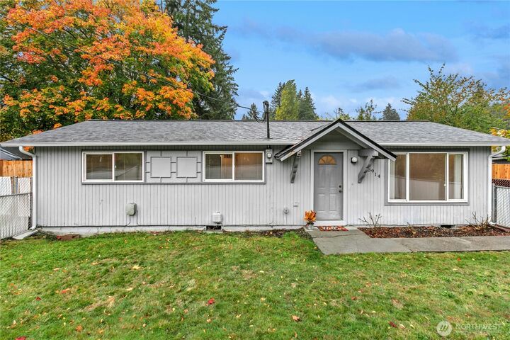 Property Photo: 15914 52nd Avenue W WA 98026