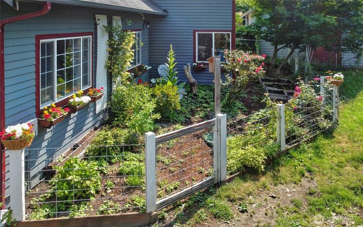 Property Photo:  35904 SE 46th Street  WA 98024