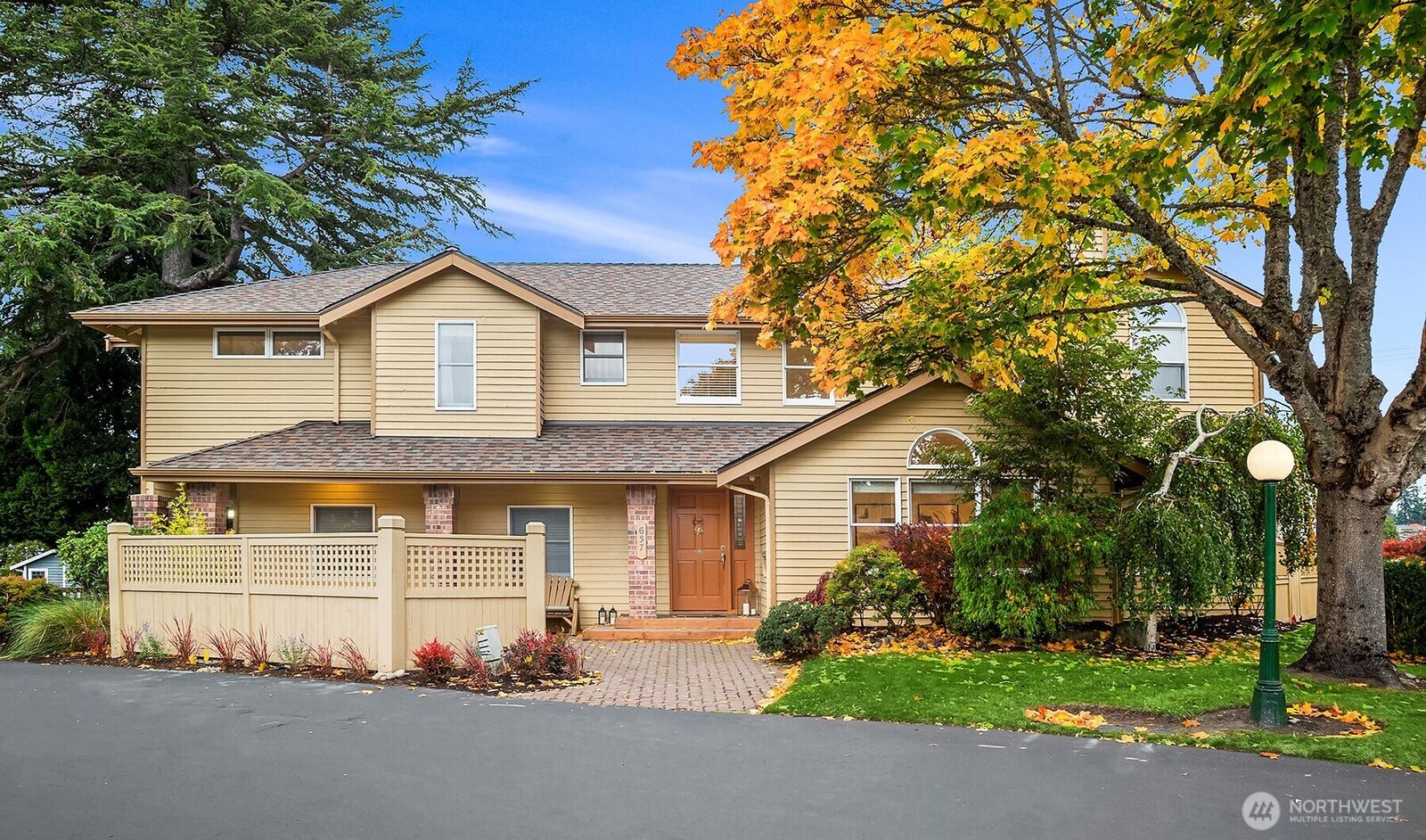 Property Photo:  637  Elm Place  WA 98020
