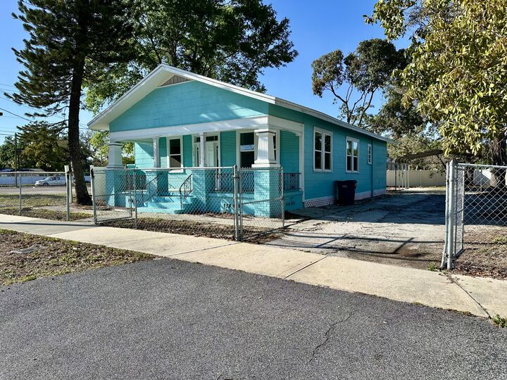 Property Photo:  1504 E 33rd Avenue  FL 33610