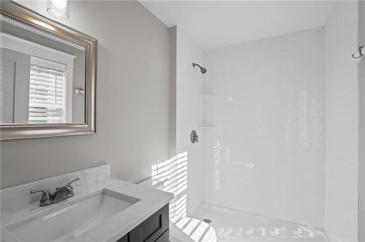 Property Photo:  13 Vanderbilt Lane  RI 02871