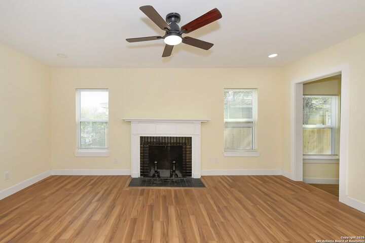 Property Photo:  1326 W Lynwood  TX 78201 