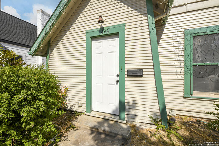 Property Photo:  1443 W Lynwood  TX 78201