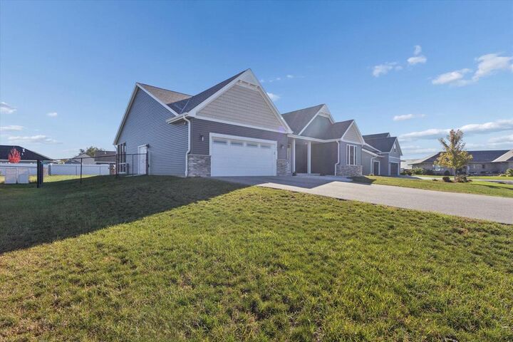 Property Photo: 3189 South Warbler Court WI 53511