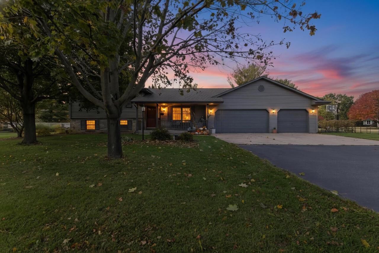Property Photo:  5237 North Grandeur Drive  WI 53563 