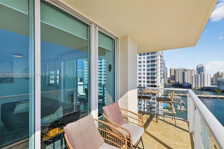 Property Photo:  1155 Brickell Bay Dr 2210  FL 33131 
