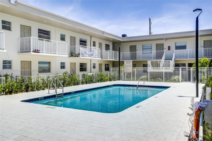 Property Photo:  1720 Cleveland St 203W  FL 33020