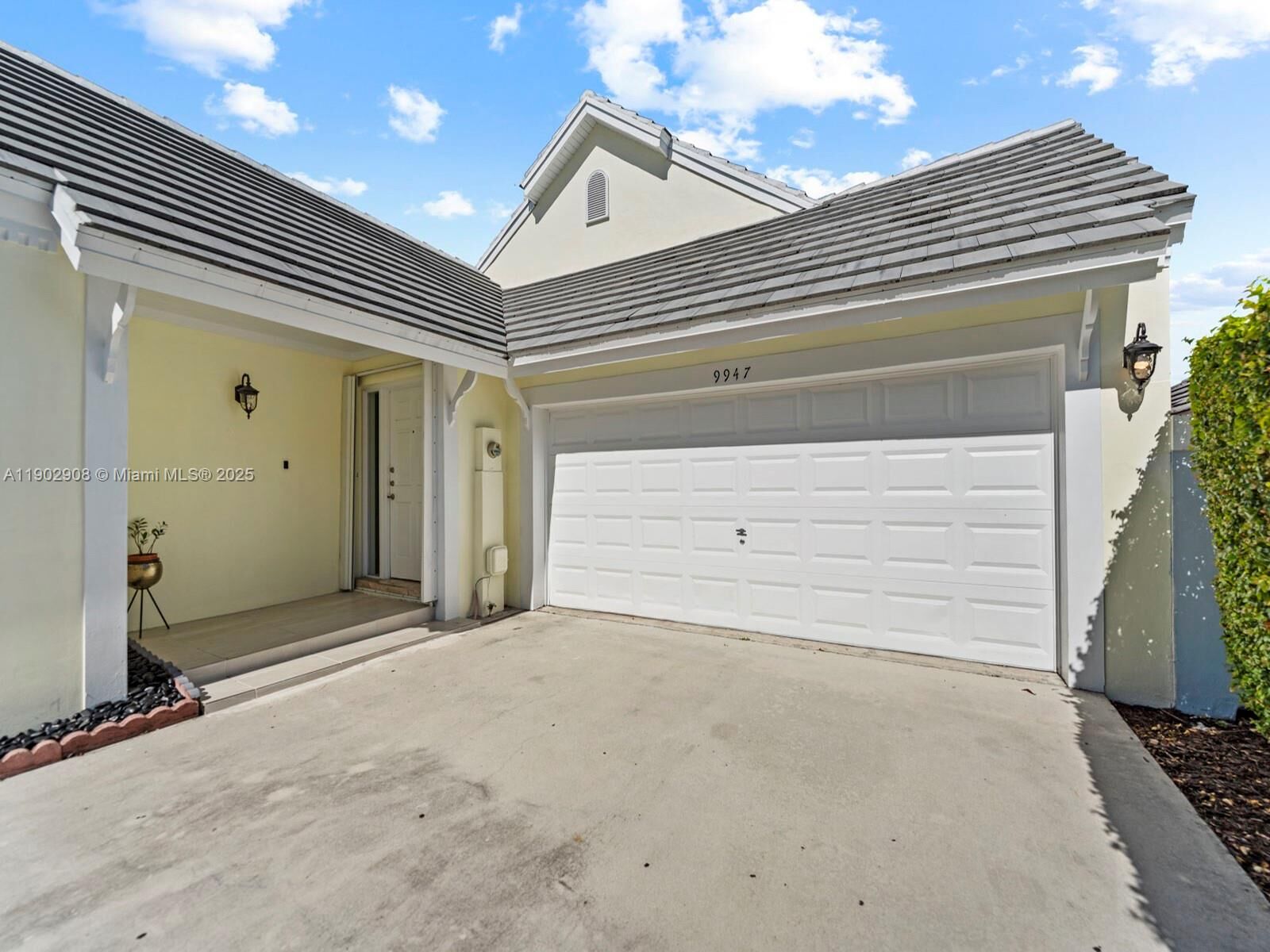 Property Photo:  9947 NW 47th Ter  FL 33178
