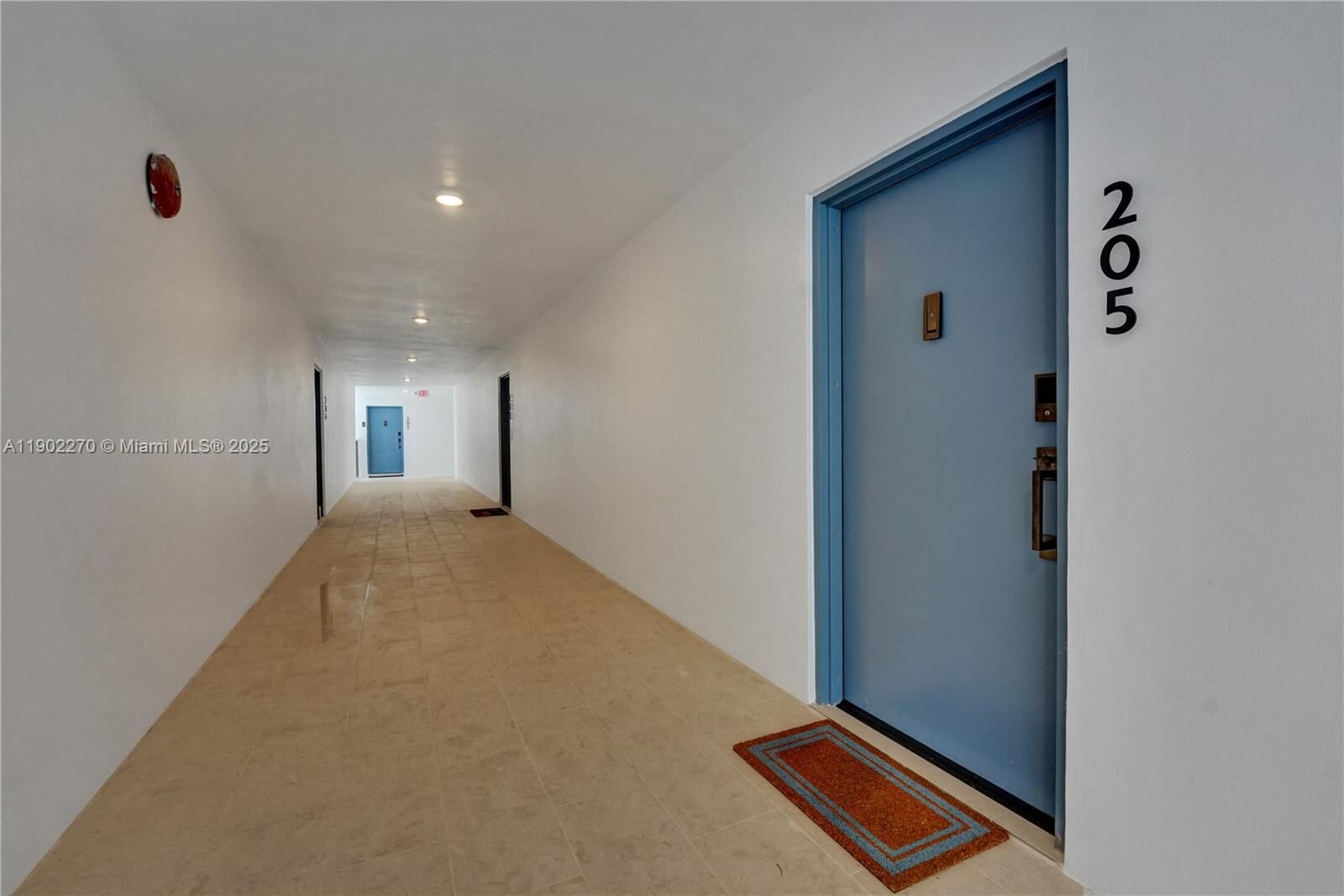 Property Photo:  101 Ocean Lane Dr 205  FL 33149