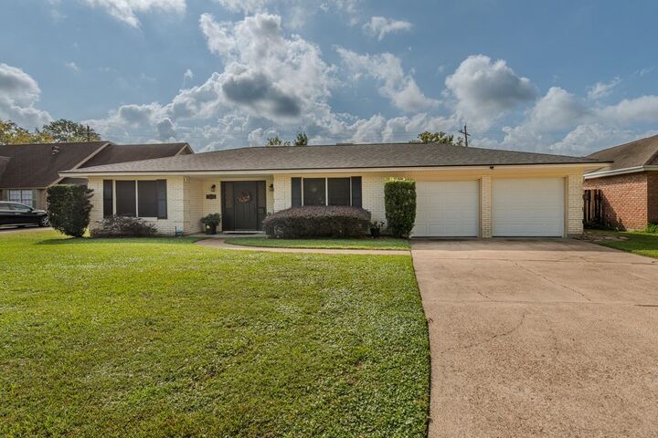 Property Photo:  7555 Chelsea Place  TX 77706