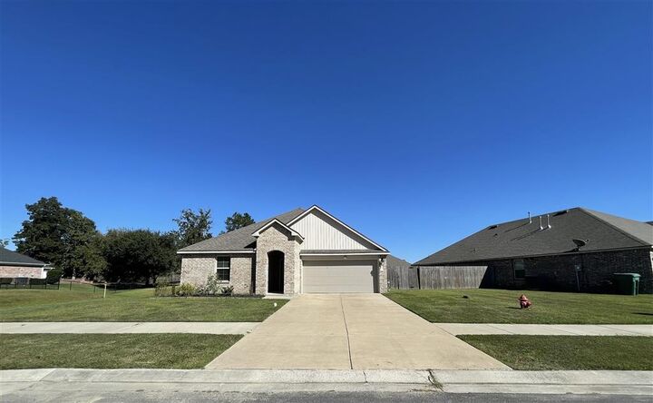 Property Photo:  920 Saint James Dr Drive  LA 70611 