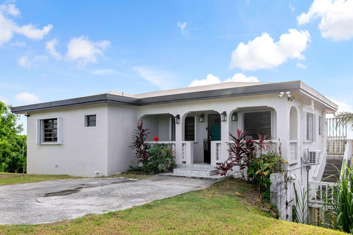 Property Photo:  79 La Reine Ki  VI 00820