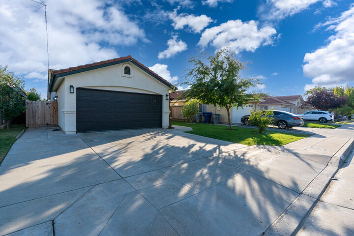 Property Photo:  4239 W Cambridge Avenue  CA 93722 
