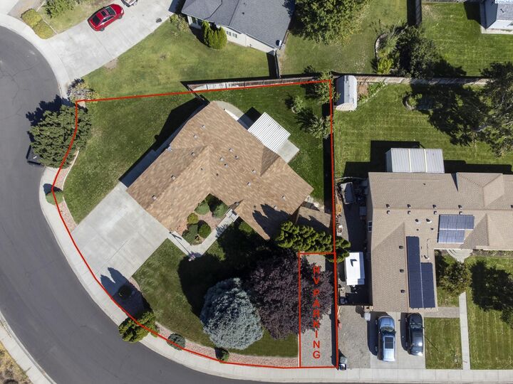 Property Photo:  574 Laurelbrook Ct  WA 99352