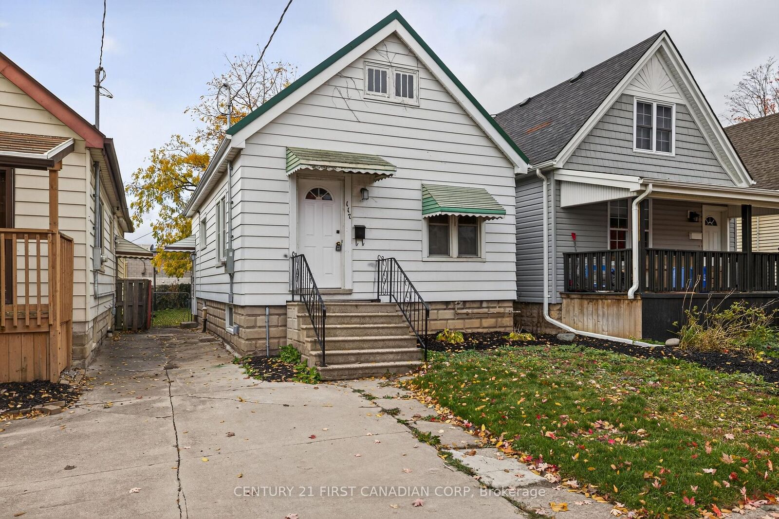 Property Photo:  117 Sterling Street  ON N5Y 1Y9 