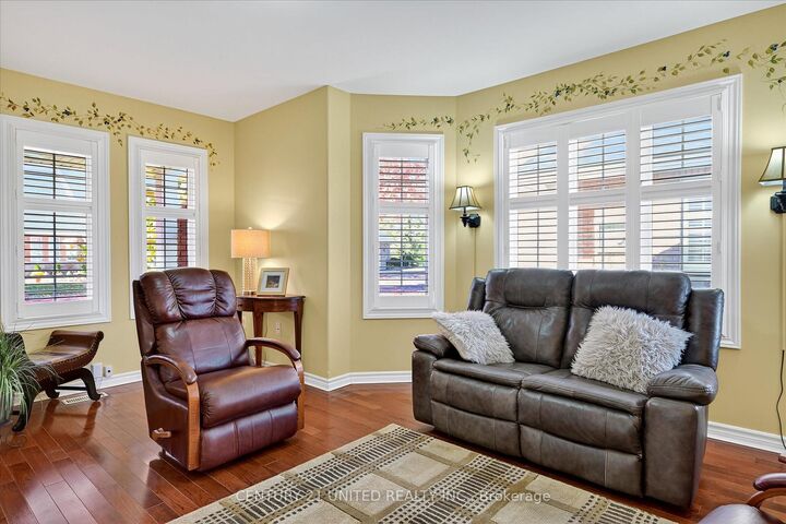 Photo de la propriété:  6 Village Crescent  ON K9J 8S7 