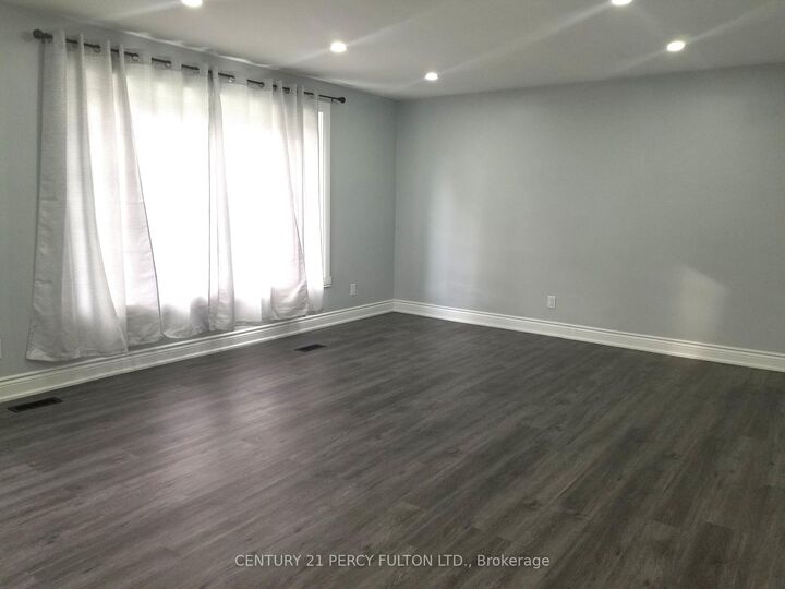 Photo de la propriété:  1033 Centre Street N  ON L1N 4V4 