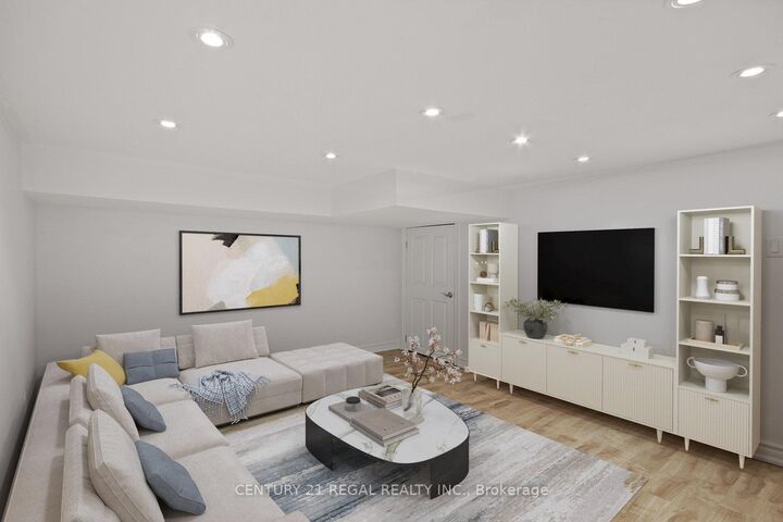 Property Photo:  300 Montrose Avenue  ON M6G 3G8 