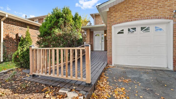 Photo de la propriété:  42 Tanager Square  ON L6Z 1X2