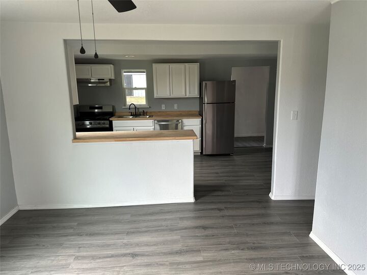 Property Photo:  502 E Hazen Lane  OK 74434