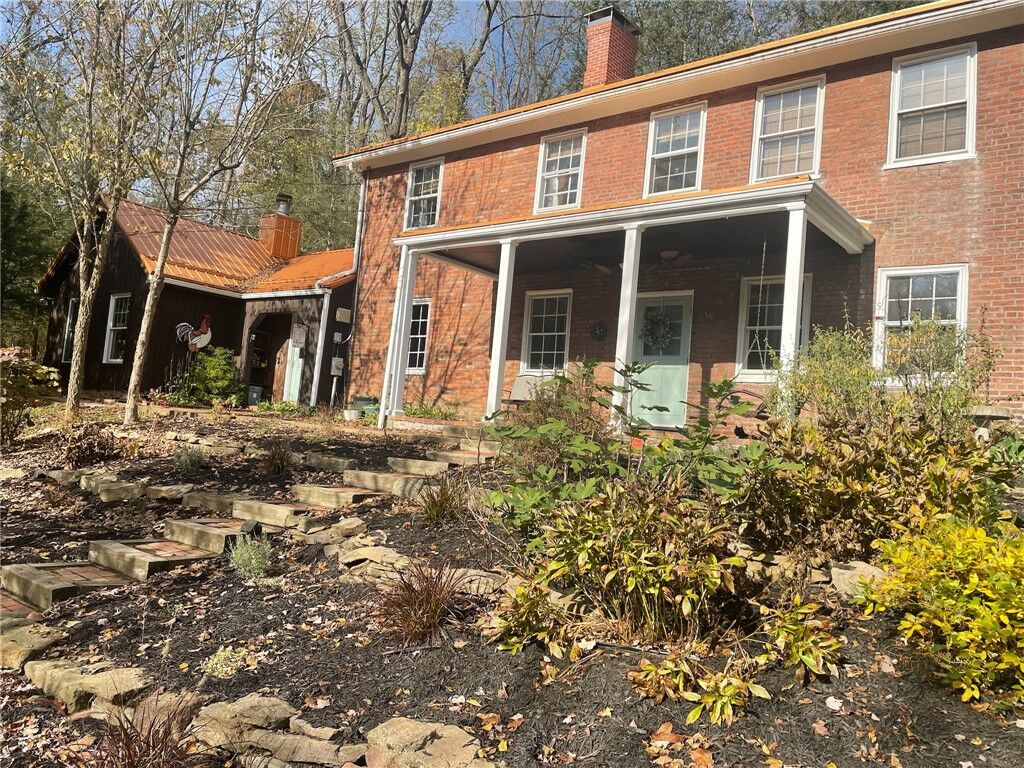 Property Photo:  2460 Pleuchel Rd  PA 15143