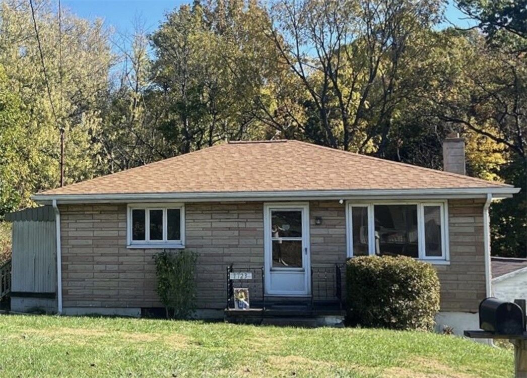 Property Photo:  1723 Mount Pleasant Road  PA 15601 