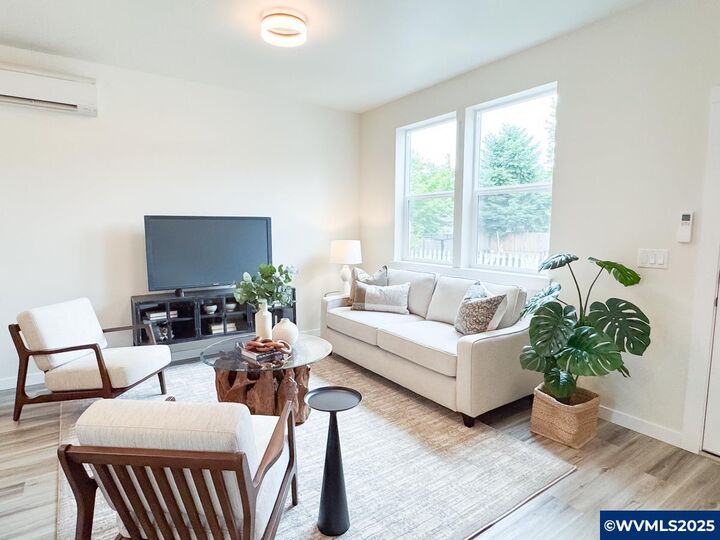 Property Photo:  1162 (1166) 7th St NW  OR 97304 