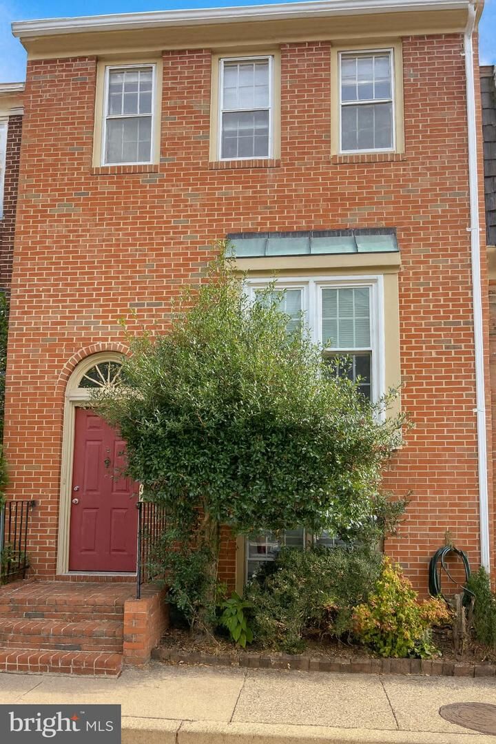 Property Photo:  2718 Franklin Court  VA 22302