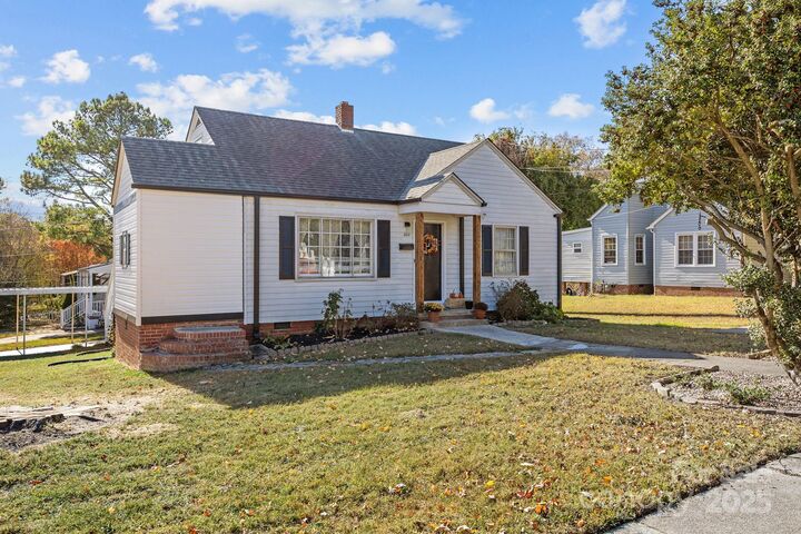 Property Photo:  203 W 11th Street  NC 28144