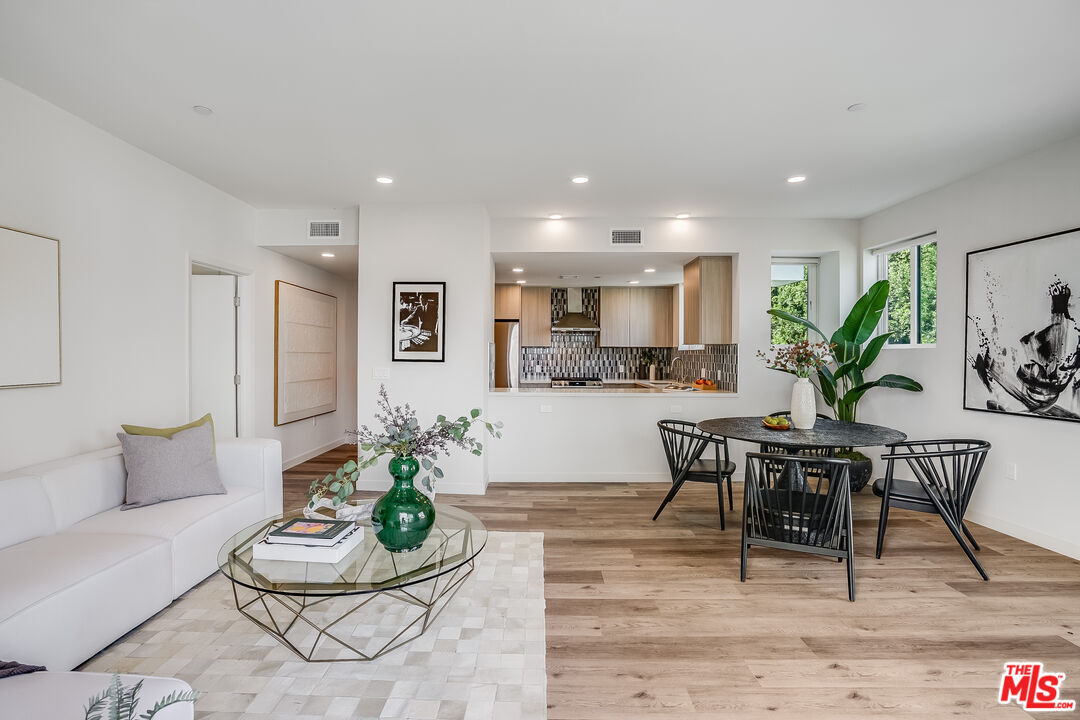 Property Photo: 1101 S Bedford St CA 90035