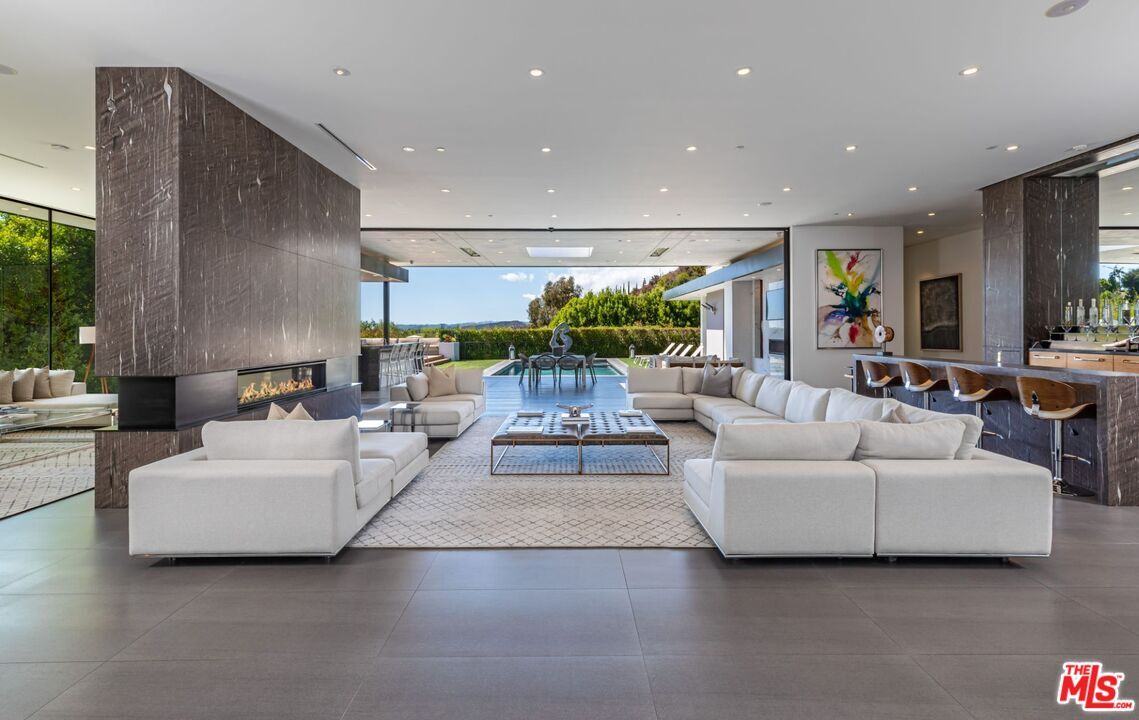 Property Photo:  2002 Loma Vista Dr  CA 90210