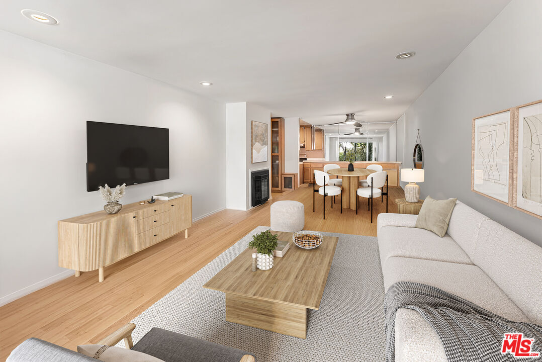 Property Photo:  1255 10th St  CA 90401