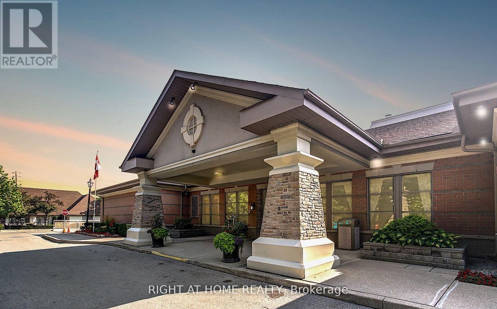 Property Photo:  100 Burloak Drive 1301  ON L7L 6P6 